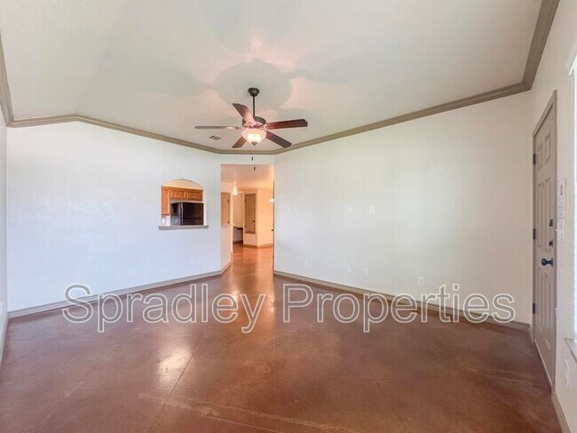 Building Photo - 619A Karey Dr
