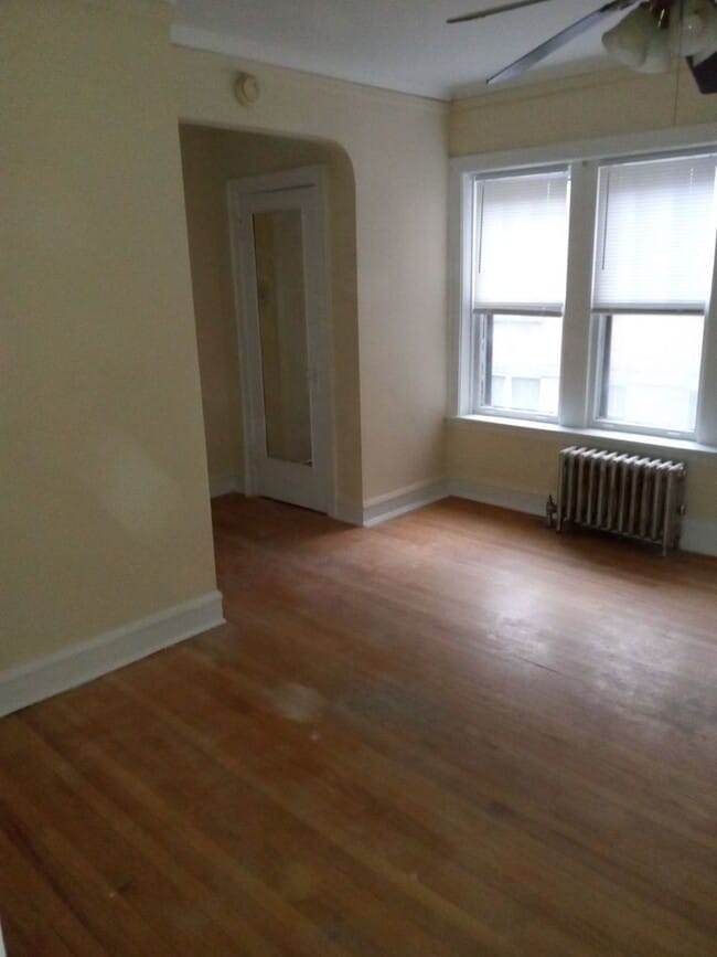 Building Photo - 7516 N Hoyne Ave