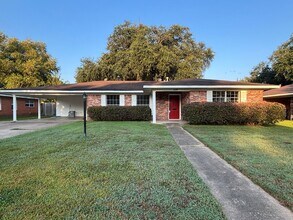 Building Photo - 1426 Captain Shreve Dr