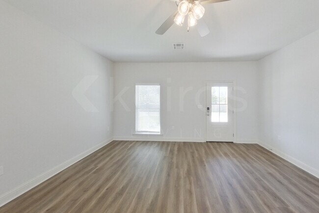 Foto del edificio - 17641 Carlisle Ave