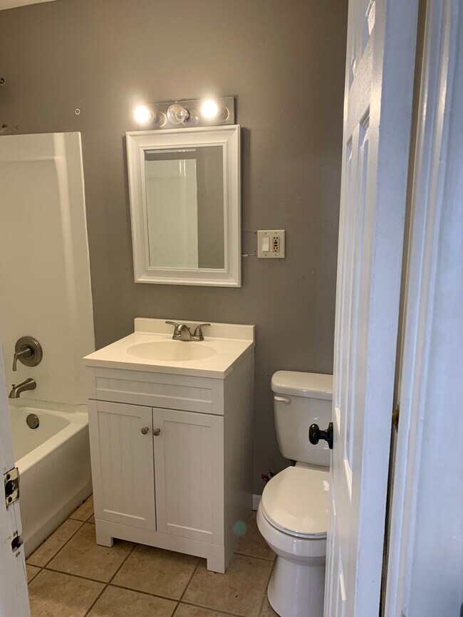 Foto del edificio - 1810 Fairlane- 2 Units