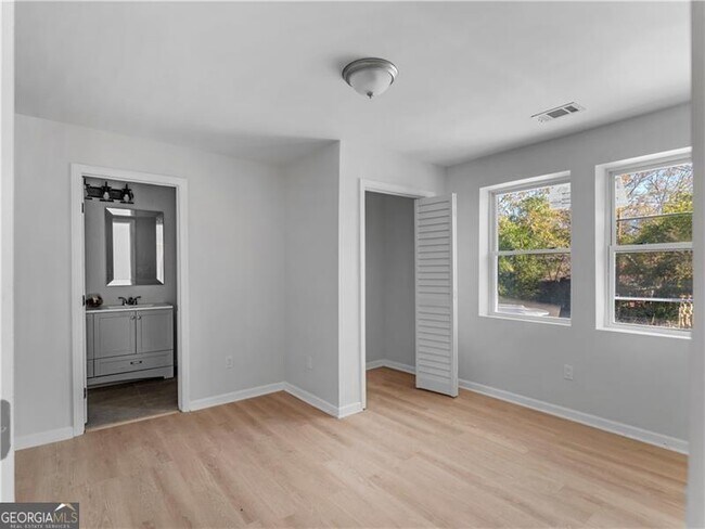 Foto del edificio - 2933 Columbus Rd