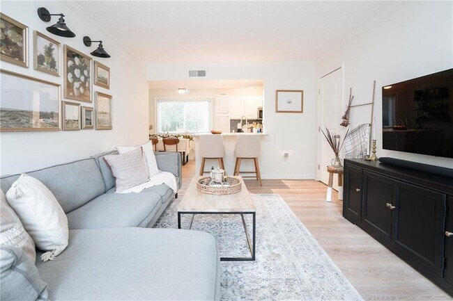 Foto del edificio - 100 Biscayne Dr NW