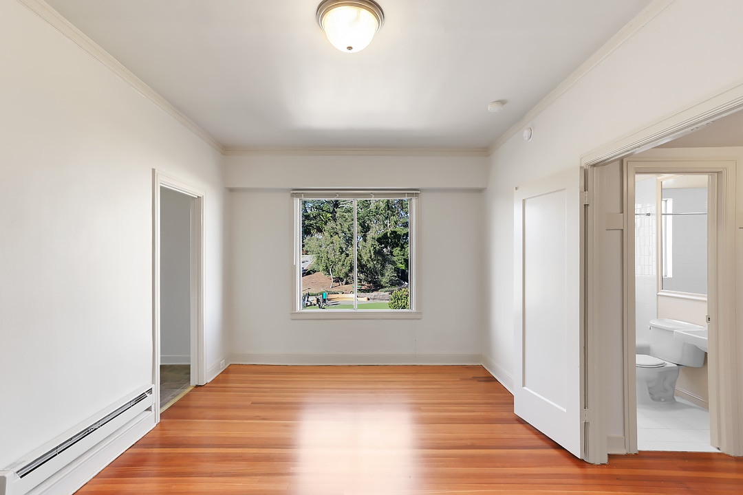 Primary Photo - 2085 Sacramento St