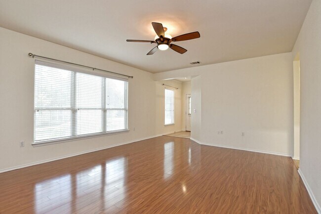 Foto del edificio - 815 Prairie Grass Ln