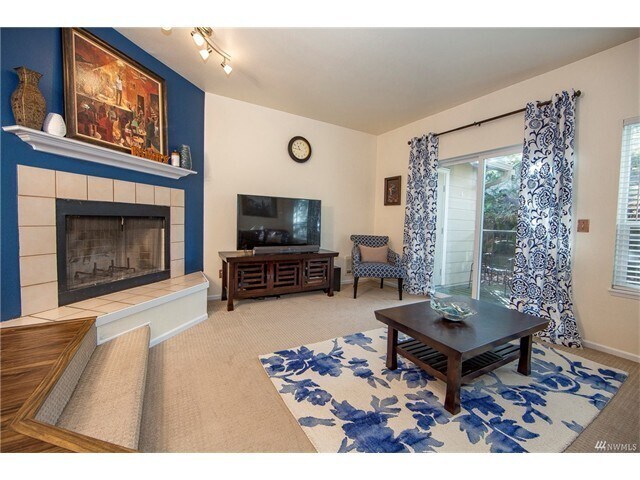 Foto del edificio - Beautiful Townhome 2 bedrooms and 2.5 bath...