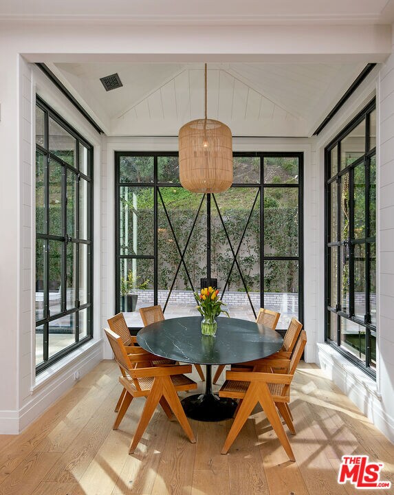 Building Photo - 2333 Mandeville Canyon Rd