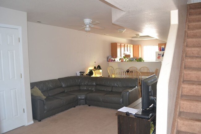 Building Photo - 2 Bed 1.5 Bath Briargate Townhome w/AC