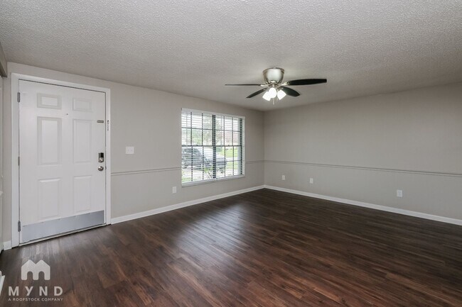 Foto del edificio - 16023 Eagle River Way