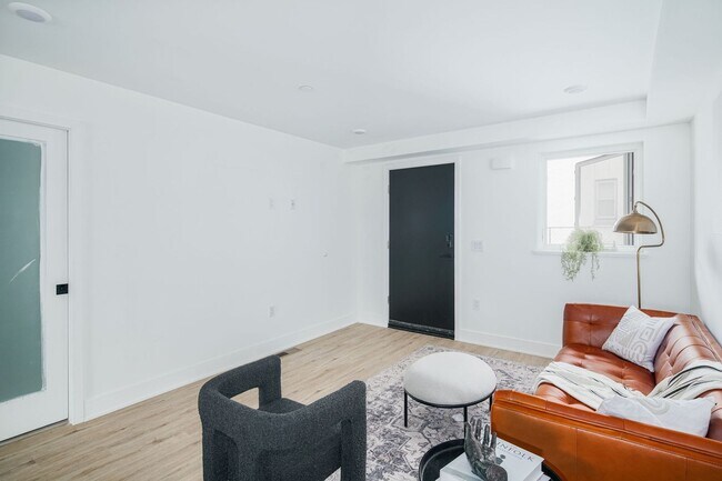 Building Photo - Brand New Luxury Townhouses