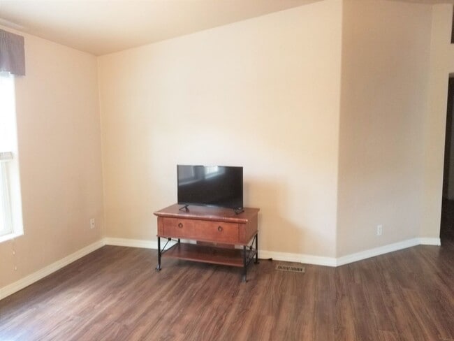 Building Photo - Great Location! 3 Bed, 2 Bath West-Flagsta...