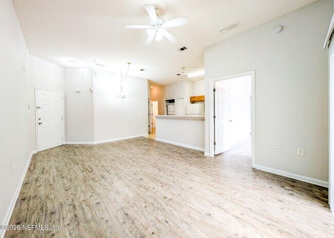 Foto del edificio - 7920 Merrill Rd