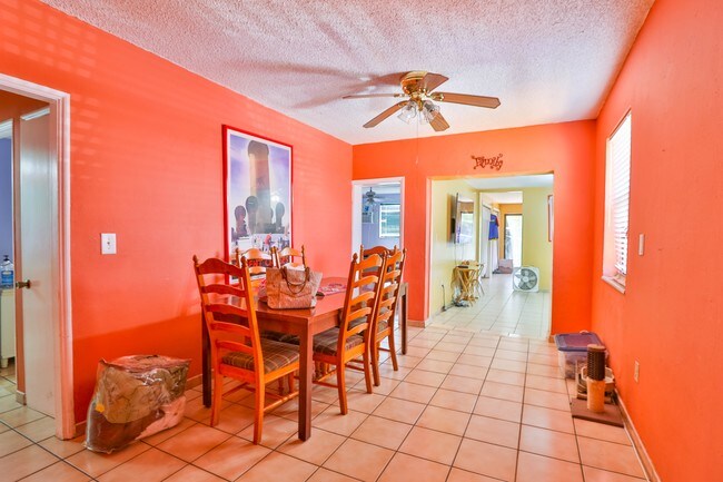 Building Photo - 531 NW 35th Ave