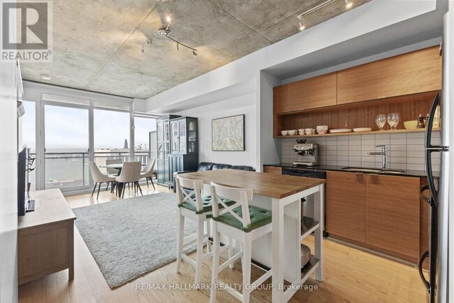 Photo du bâtiment - 324-2324 Laurier Ave W