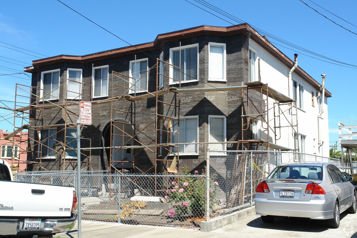 Building Photo - 1048 56th St