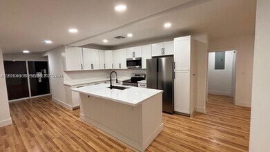 Building Photo - 4147 NW 23rd Ct