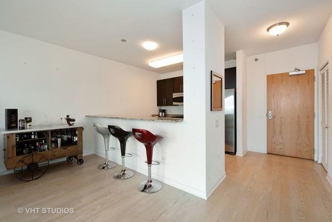 Dining Room - 757 N Orleans St