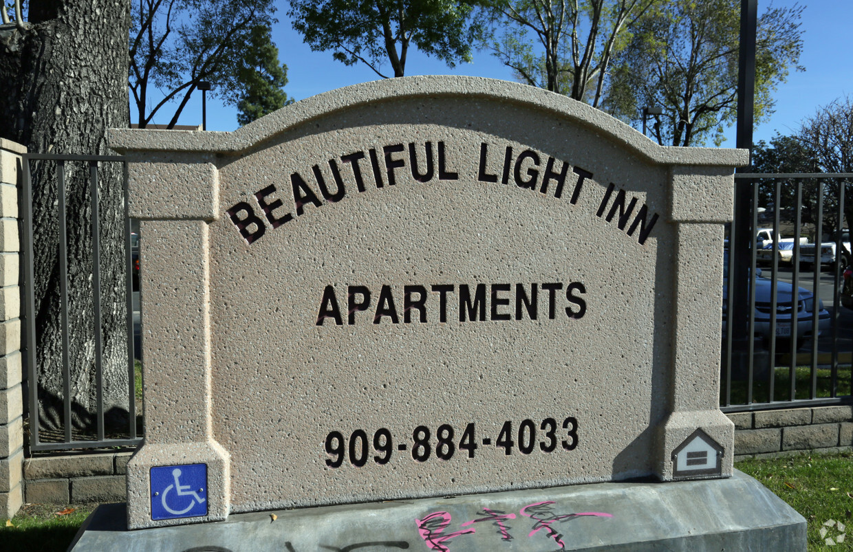Building Photo - Beautiful Light Inn