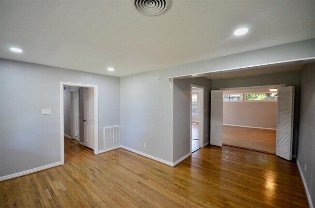 Foto del edificio - 6229 Tanager St