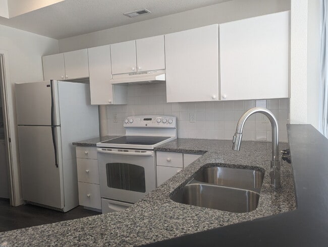 Building Photo - Desirable West Longmont Home!