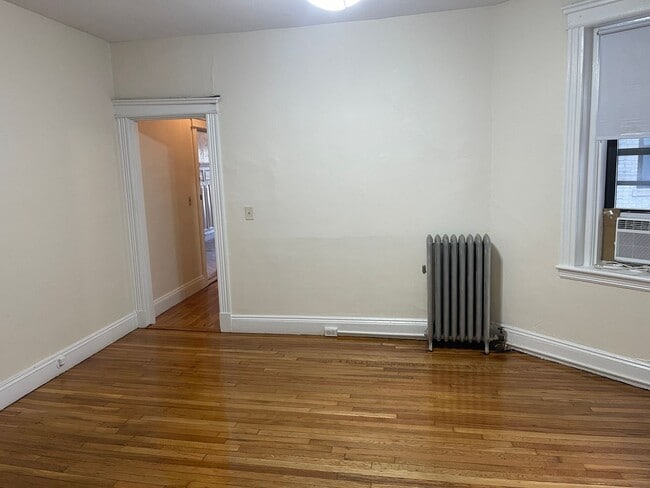 Building Photo - PACKARDS CORNER Split 2 Bed Great `1 bed alternative Utilities Inc Now or 2.1.2026