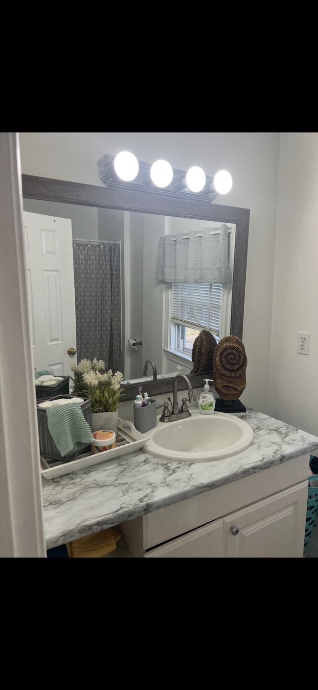 Building Photo - 46 Mary Ave