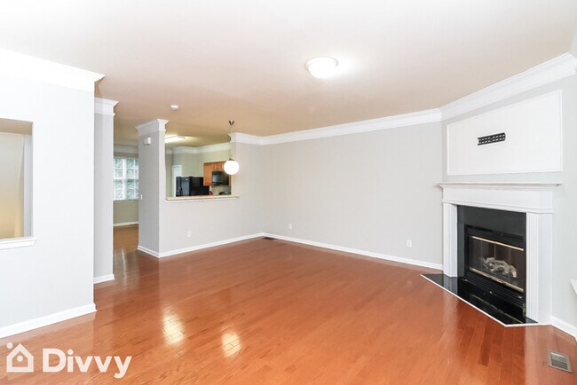 Building Photo - 644 Providence Pl SW