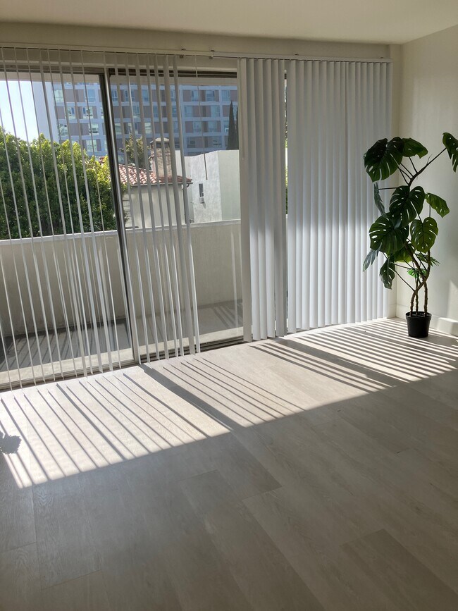 Foto del edificio - 969 Hilgard Ave