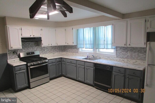 Foto del edificio - 129 Blake Ave