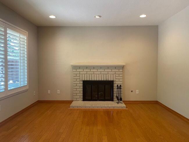 Building Photo - 8057 Crossridge Rd