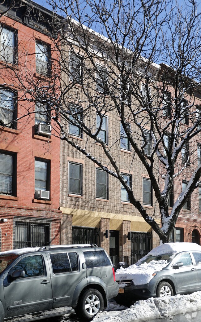 Building Photo - 681 Union St