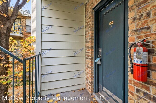 Foto del edificio - 1 br, 1 bath House - 9520 Royal Lane #209