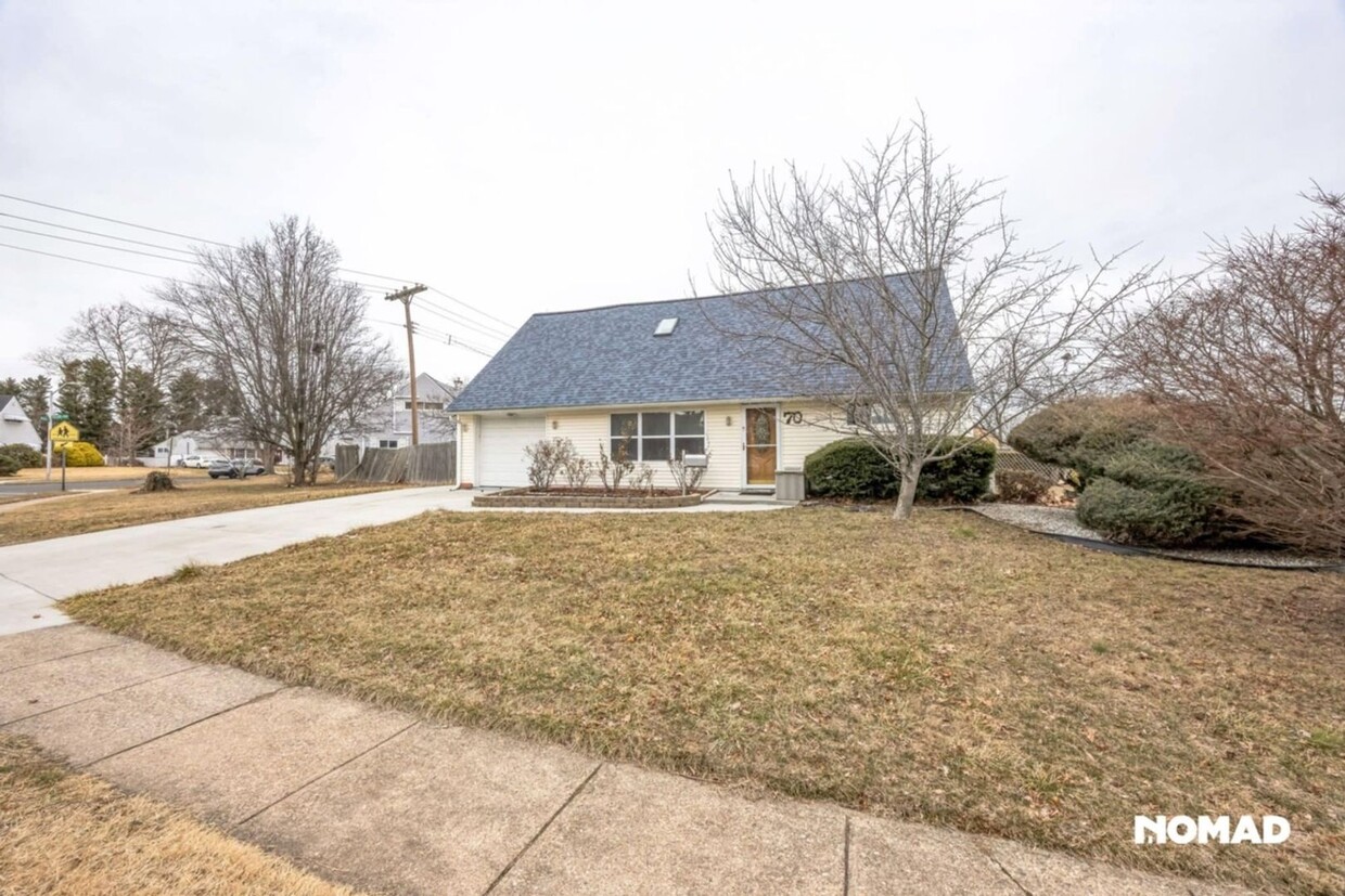 Primary Photo - Spacious 5BR House in Levittown