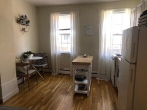 Building Photo - 27 Melrose St