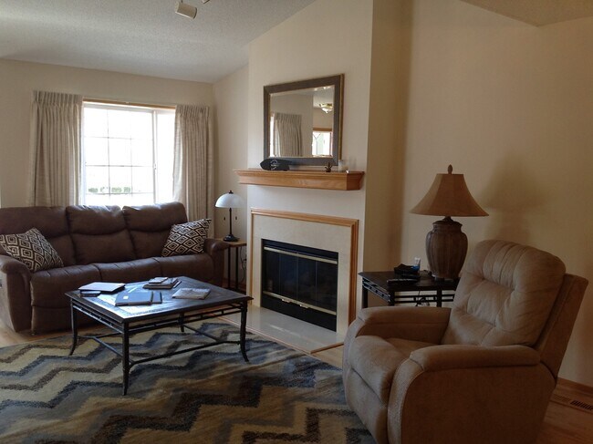 Building Photo - 508 Mission Hills Dr