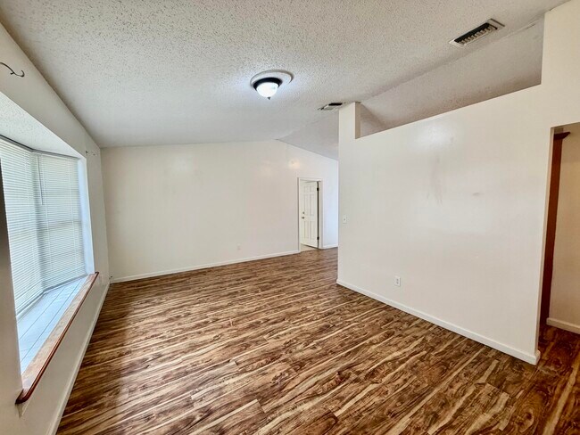 Building Photo - 7902 Banyan St