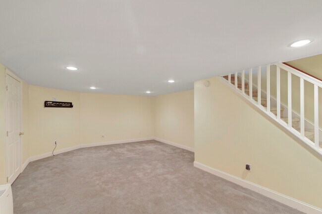 Building Photo - 329 Cold Spring Pl