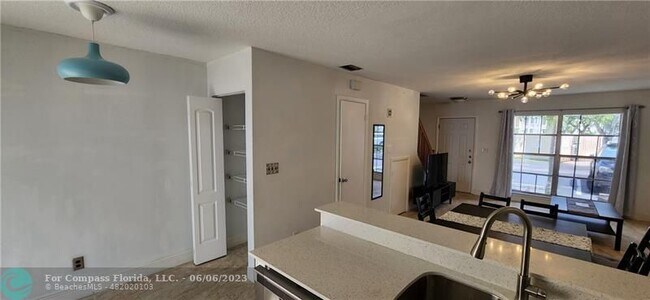 Foto del edificio - 2828 Edgehill Ln