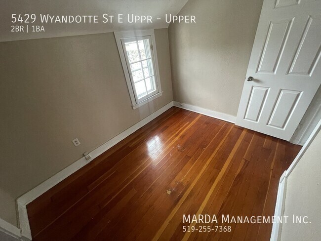 Building Photo - CHARMING 2 BED/1BATH UPPER UNIT + HYDRO & GAS