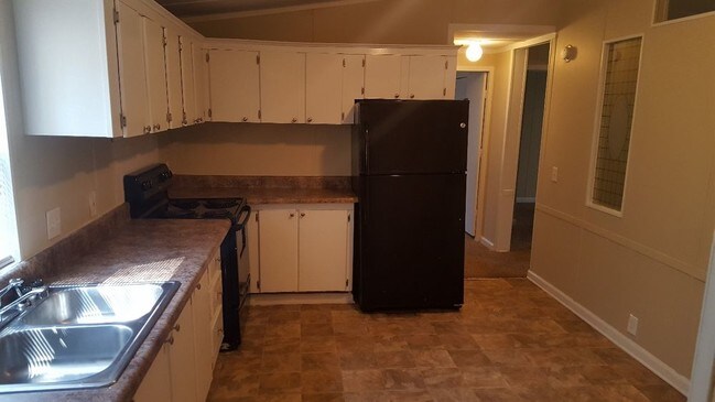 Building Photo - 3031 Granite Dr NE