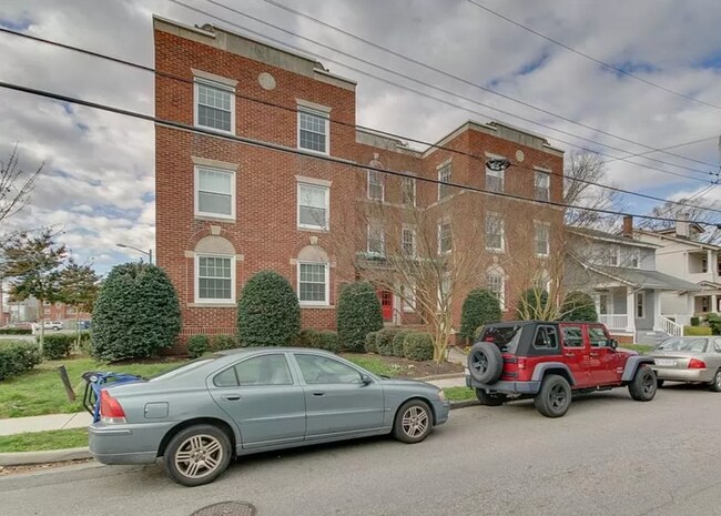 Building Photo - 821 Brandon Ave