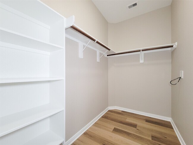 Foto del edificio - 6535 Dayridge Ln