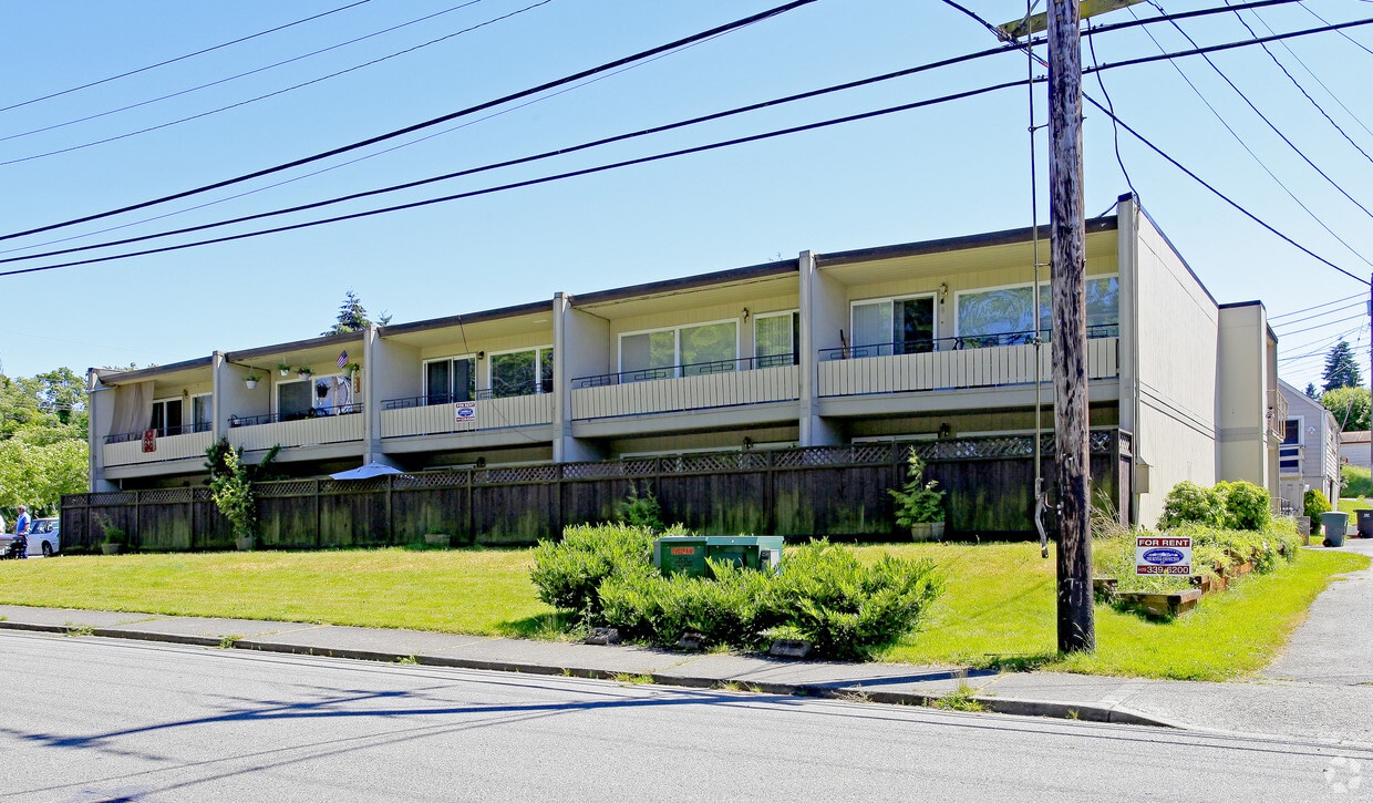 Primary Photo - Nassau Gardens Apartments