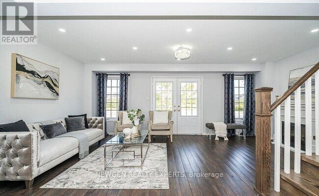 Building Photo - 527 Rossland Rd E