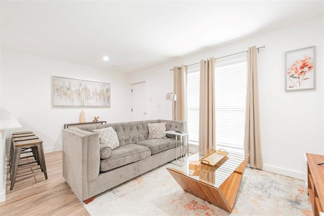 Building Photo - 606 N Marsalis Ave