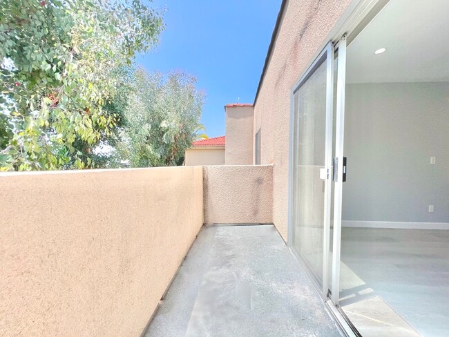 Building Photo - 2030 Ivar Ave