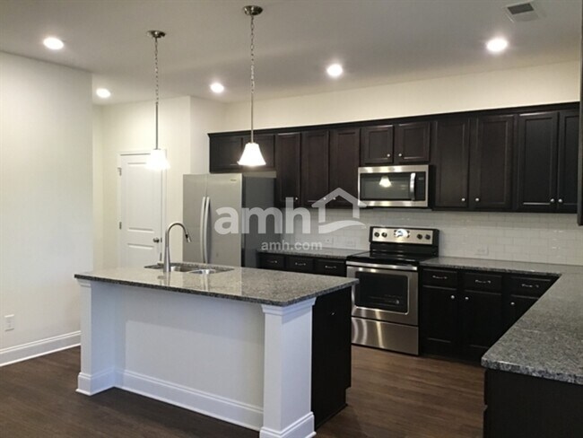 Building Photo - 84 Lindridge Dr