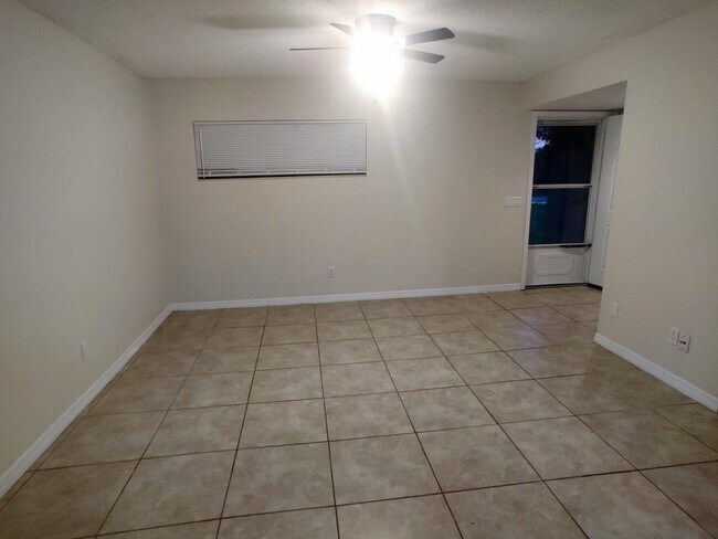 Photo - 525 E Warren Ave Townhome