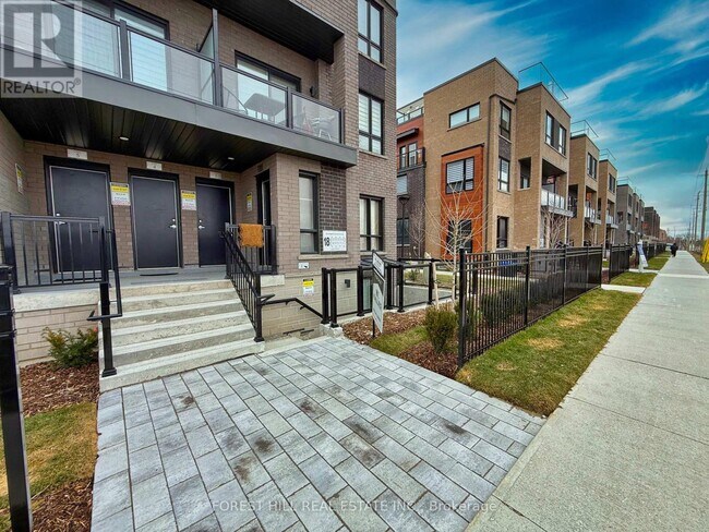 Building Photo - 18 Lytham Grn Cir