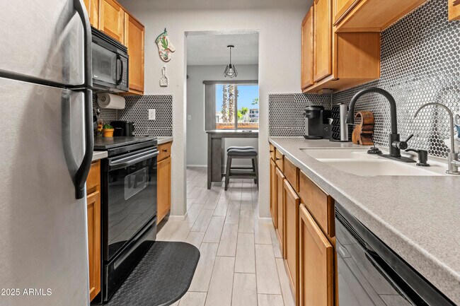 Foto del edificio - 7550 N 12th St